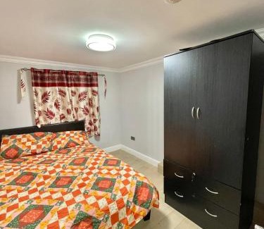 Whittington Casa | Comfy Ensuite Room in Colindale