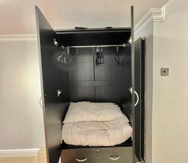 Whittington Casa | Comfy Ensuite Room in Colindale
