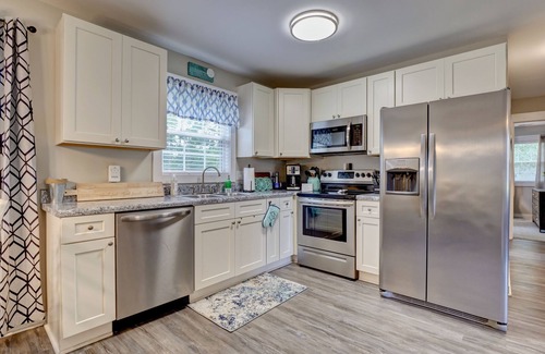 Wilmington Casa | Comfy, family-friendly, dog-friendly, 3 bedroom home with a pool