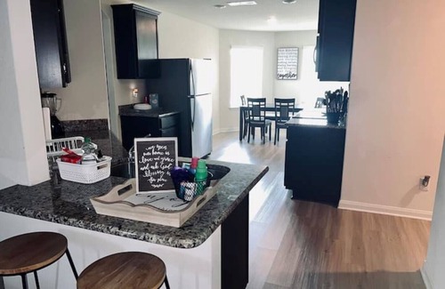 Katy Casa | comfy, family friendly, spacious, 2 bedroom home!