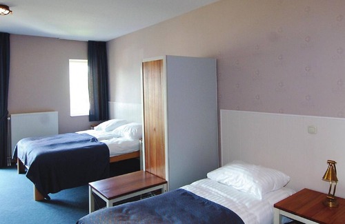 Municipality of Hellevoetsluis Apartamento | Comfy family room with balcony, close to the beach