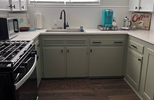 Jackson Casa | Comfy Flat with Old World Charm in the city