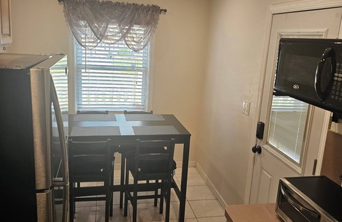 Elmont Casa | Comfy Getaway