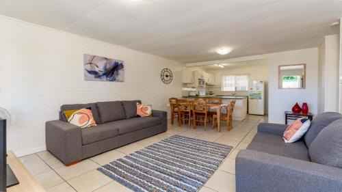 Bongaree Casa | Comfy Ground Floor Unit opposite waterfront! Welsby Pde, Bongaree