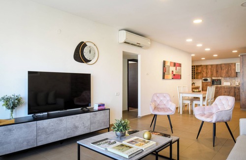 Netanya Apartamento | Comfy Haven in Netanya CTR by Sea N'Rent