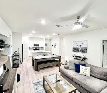 McNeil Casa | Comfy Home mins from Downtown, UT, Domain & Rodeo