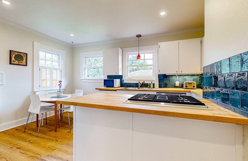 South Delridge Casa | Comfy home with full kitchen, TV, & board games - close to park & attractions
