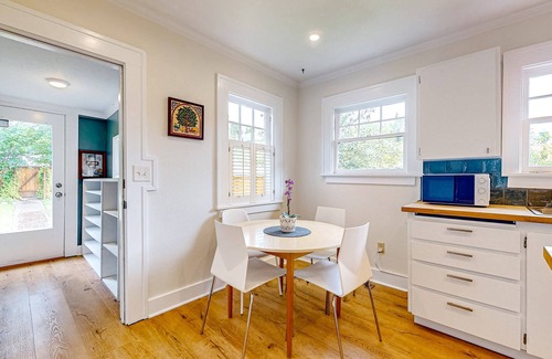 South Delridge Casa | Comfy home with full kitchen, TV, & board games - close to park & attractions