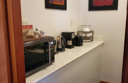 Lakewood Village Apartamento | Comfy, homey studio with private entrance and snack-prep area