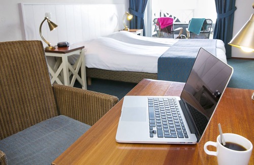 Municipality of Hellevoetsluis Apartamento | Comfy hotel room with sea view, close to the beach