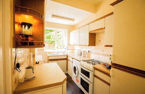 Canbury Apartamento | Comfy Kingston Central Garden House & Free Parking