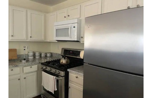 Dumfries Casa | Comfy Luxury Vacation Getaway
