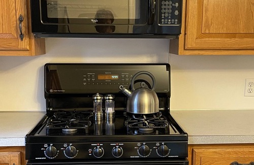 Elverson Casa | Comfy modernized farmhouse in small village near major roads and attractions.