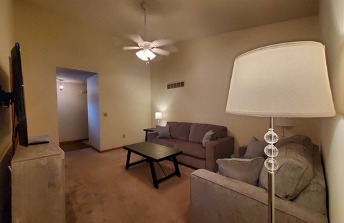 Warrensburg Casa | Comfy Newly Furnished Home