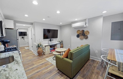 Shaw Apartamento | Comfy NW Gem-5 min walk to Metro/DT/Convention Ctr