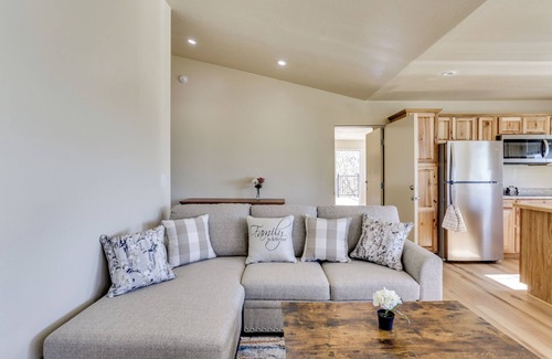 Yosemite Forks Casa | Comfy Oakhurst Duplex Near Hiking & Sightseeing!