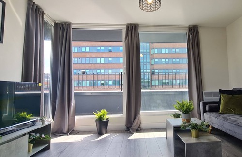 Hemel Hempstead Apartamento | Comfy One Bedroom Entire Apartment With 270 Degree View and Private Balcony