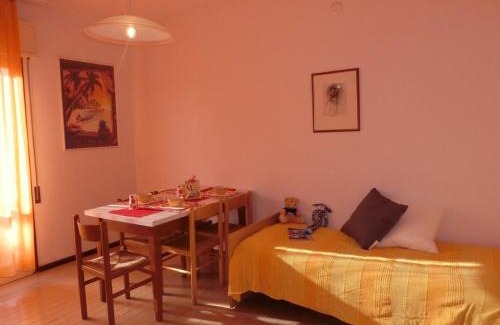 Bibione Lido dei Pini Apartamento | Comfy one-bedroom apartment with terrace and lift
