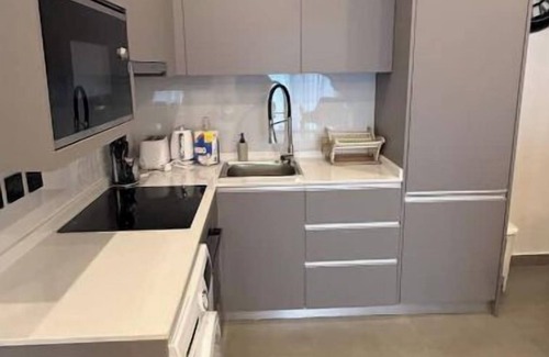 Roman Ridge Apartamento | Comfy One BR Apt at Nova