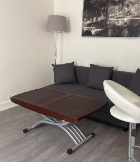 Louis Bertrand-Mirabeau-Semard Apartamento | Comfy Parisian studio!