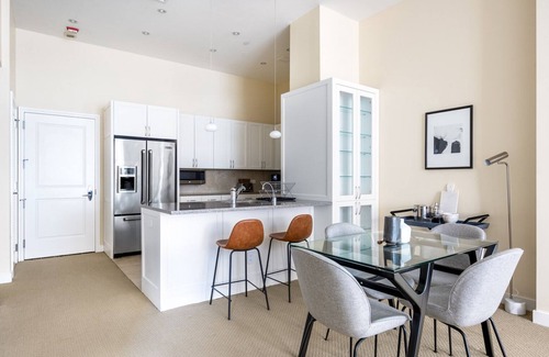 Penn Quarter Apartamento | Comfy Penn Quarter 2BR w/ Gym, Pool, nr. National Mall, by Blueground