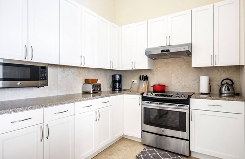 Penn Quarter Apartamento | Comfy Penn Quarter 2BR w/ Gym, Pool, nr. National Mall, by Blueground