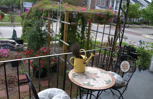 Fillmore Casa | Comfy Pet-Friendly 2-bedroom house in vibrant New Orleans with WiFi, AC