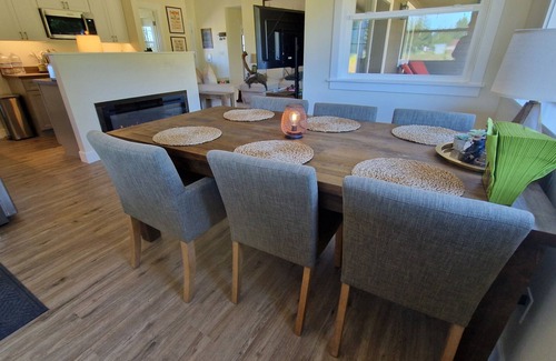 Forks Casa | Comfy PNW escape in town - quiet and peaceful, brandnew house