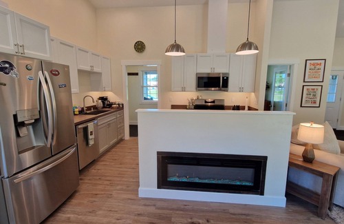 Forks Casa | Comfy PNW escape in town - quiet and peaceful, brandnew house