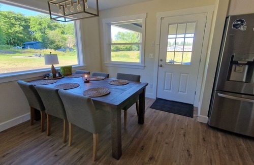 Forks Casa | Comfy PNW escape in town - quiet and peaceful, brandnew house