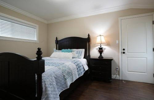 Hermosa Village Casa | Comfy Pool Home,1/4 mile Walk To Disneyland
