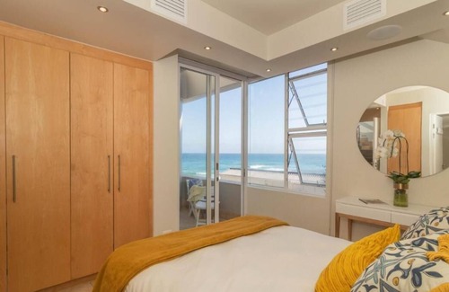 Herolds Bay Casa | Comfy Room in a Seafront Villa