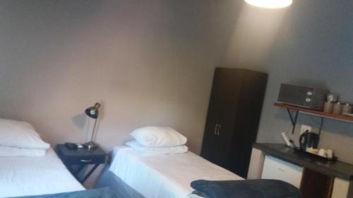 Lephalale Casa | Comfy room with dstv and aircon in convenient location