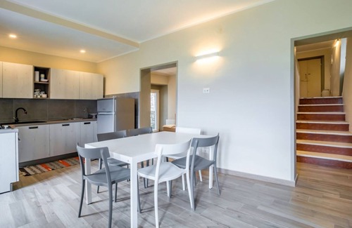 Vezzano Ligure Apartamento | Comfy & Roomy Apt - View on the Ligurian Hills!