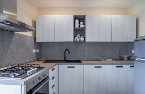 Vezzano Ligure Apartamento | Comfy & Roomy Apt - View on the Ligurian Hills!