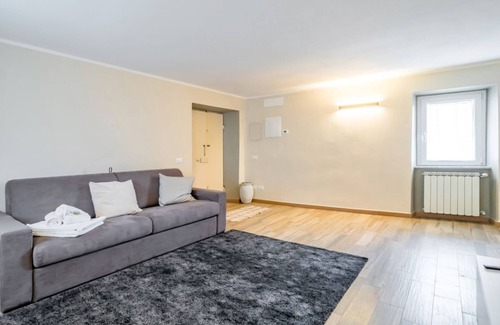 Vezzano Ligure Apartamento | Comfy & Roomy Apt - View on the Ligurian Hills!