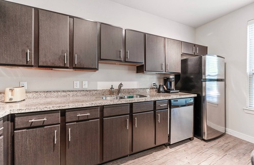 South Congress Apartamento | Comfy Soco 1BR King Suite w Gympickleballlaundry