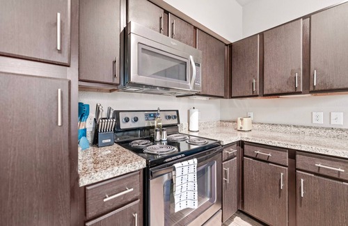 South Congress Apartamento | Comfy Soco 1BR King Suite w Gympickleballlaundry