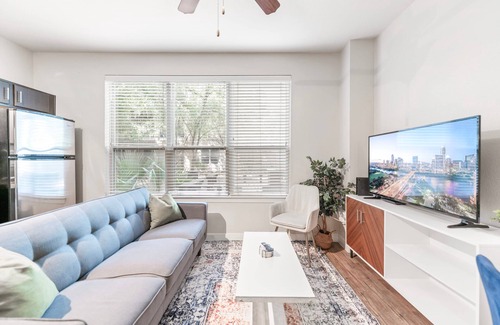 South Congress Apartamento | Comfy Soco 1BR King Suite w Gympickleballlaundry