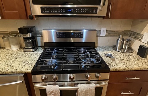 North Philadelphia Casa | Comfy, Spacious Townhouse w/ Patio