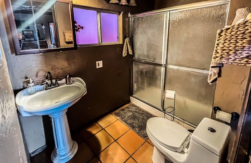 East Hemet Casa | Comfy Spanish style Ranch home in Hemet w/ hot tub and pool