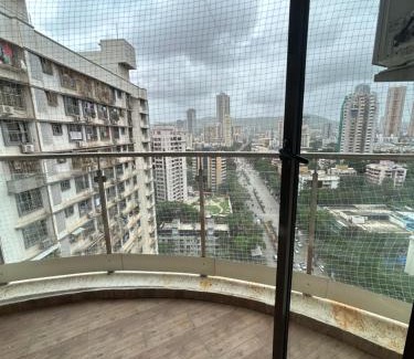 Malad East Casa | Comfy Stay with a Great view near Oberoi Mall