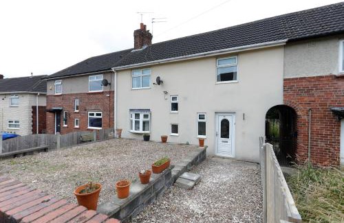 Braithwell Apartamento | Comfy stays, Rotherham for contractors & Families, spacious conservatory, free parking, wifi etc
