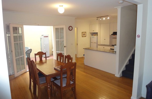 Moonee Ponds Casa | Casa adosada de 2 pisos a 4 km de CBD