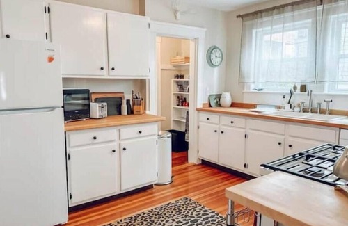 Medford Apartamento | Comfy, Stylish Apt. Near Uni's, Driveway
