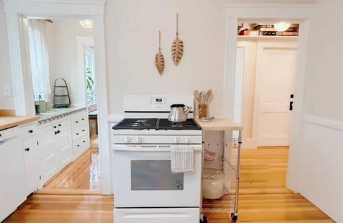 Medford Apartamento | Comfy, Stylish Apt. Near Uni's, Driveway