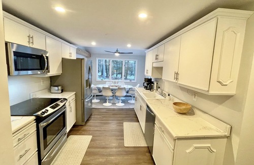 Montague Casa | Comfy & stylish post modern home located near the Delaware Water Gap.