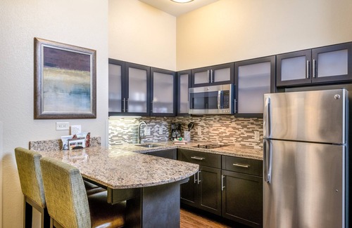 Altoona Condominio | Suite cómoda | Desayuno gratuito, Wi-Fi gratuito, piscina cubierta y bañera de hidromasaje