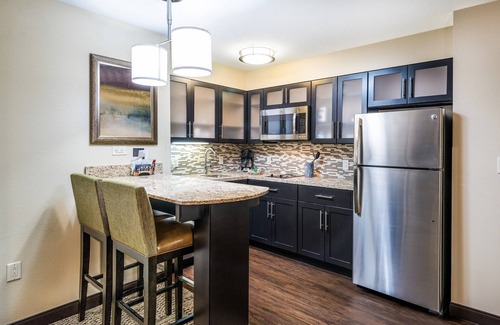 Altoona Condominio | Suite cómoda | Desayuno gratuito, Wi-Fi gratuito, piscina cubierta y bañera de hidromasaje