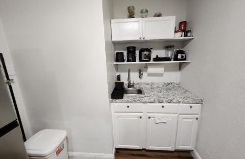 Old Seminole Heights Casa | Comfy Suite in Tampa